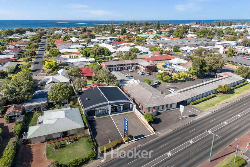 Click to view all images 33A Bussell Highway West Busselton WA 6280 - Image 2