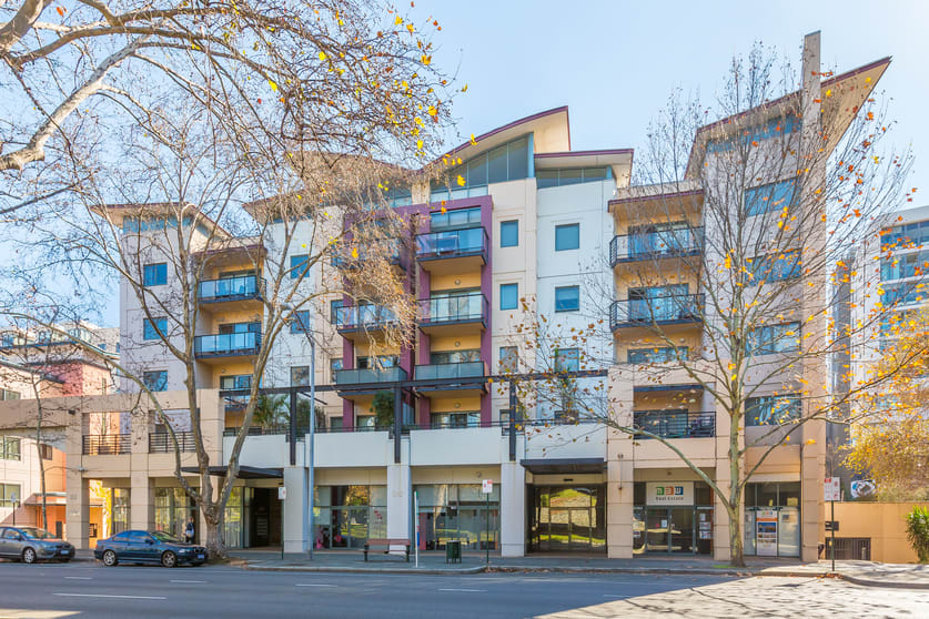 Click to view all images 4/110 Mounts Bay Road Perth WA 6000 - Image 3