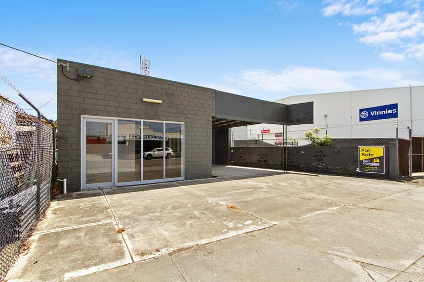Click to view all images 9 Carpenter Street Lakes Entrance VIC 3909 - Image 1