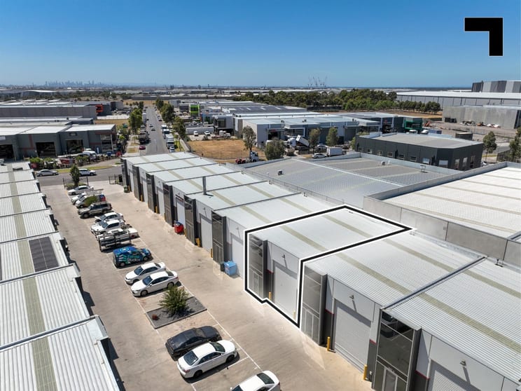 Click to view all images 7/4 Network Drive Truganina VIC 3029 - Image 2