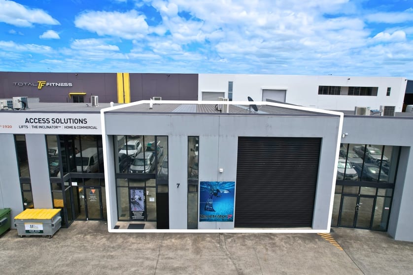 Click to view all images Unit 7 8 Centre View Drive Biggera Waters QLD 4216 - Image 3