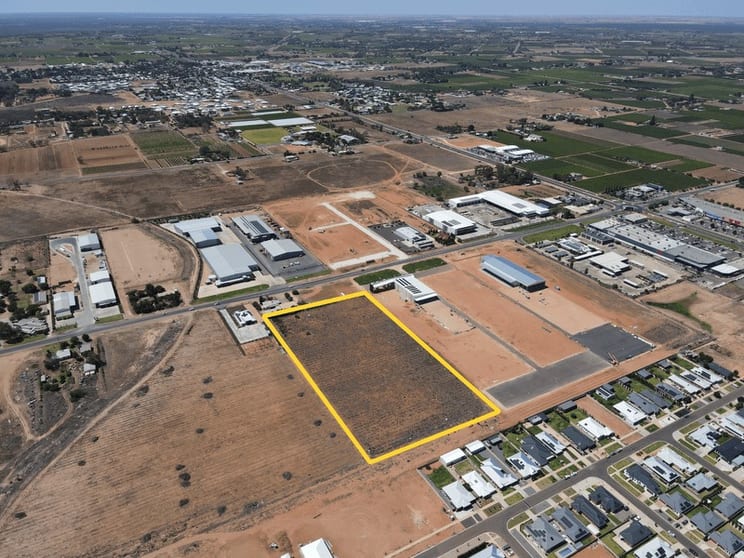 Click to view all images 2/665-683 Benetook Ave Mildura VIC 3500 - Image 1