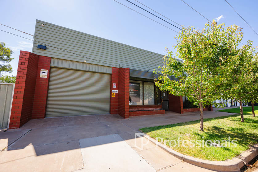 Click to view all images 111 Almond Avenue Mildura VIC 3500 - Image 1