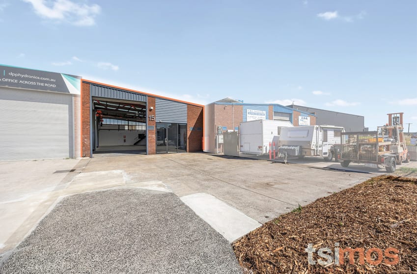 Click to view all images 15 De Havilland Road Mordialloc VIC 3195 - Image 1