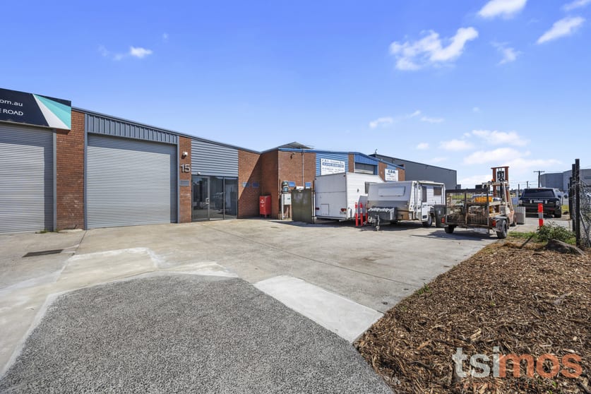 Click to view all images 15 De Havilland Road Mordialloc VIC 3195 - Image 3