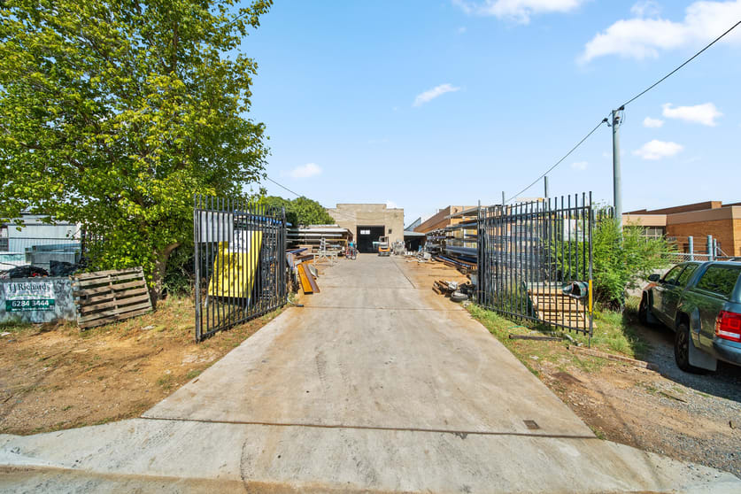 Click to view all images 59 Paterson Parade Queanbeyan West NSW 2620 - Image 2