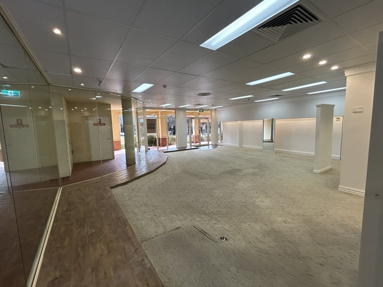 Click to view all images 2/28 Eyre Street Kingston ACT 2604 - Image 3