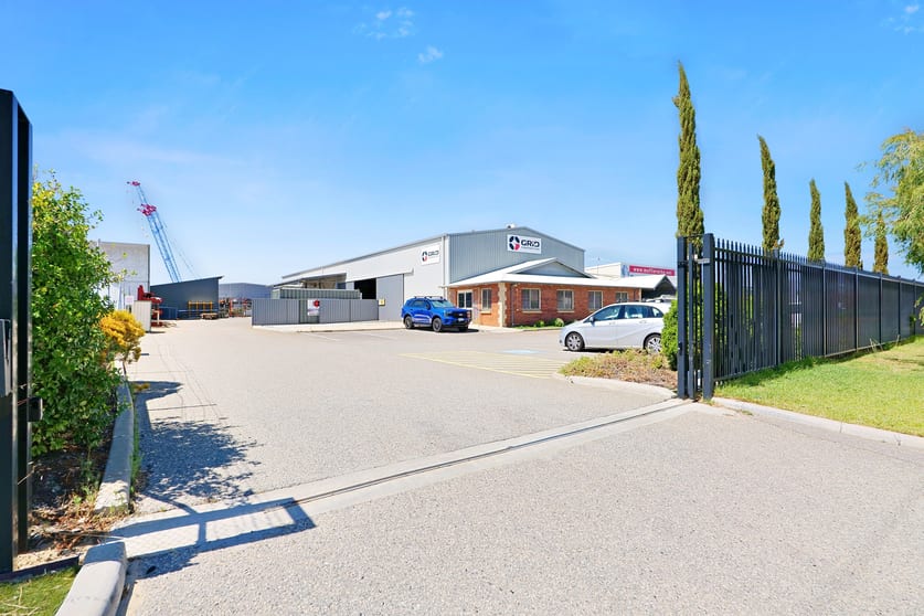 Click to view all images 13 Hanson Street Maddington WA 6109 - Image 3