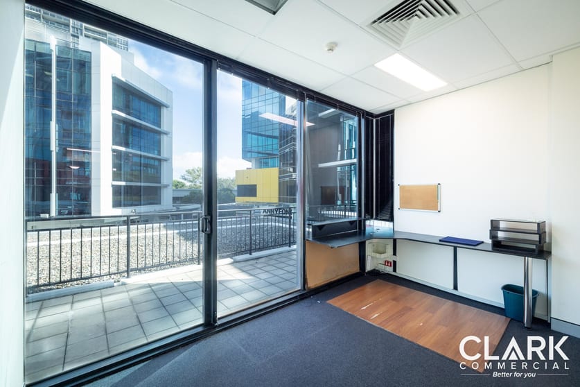 Click to view all images 1106/56 Scarborough Street Southport QLD 4215 - Image 4