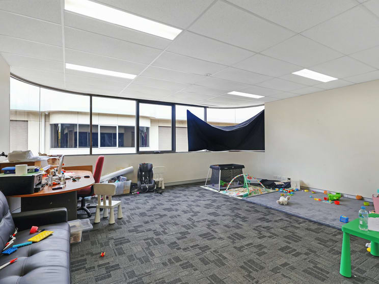 Click to view all images 2/10 Brumby Street Seven Hills NSW 2147 - Image 3