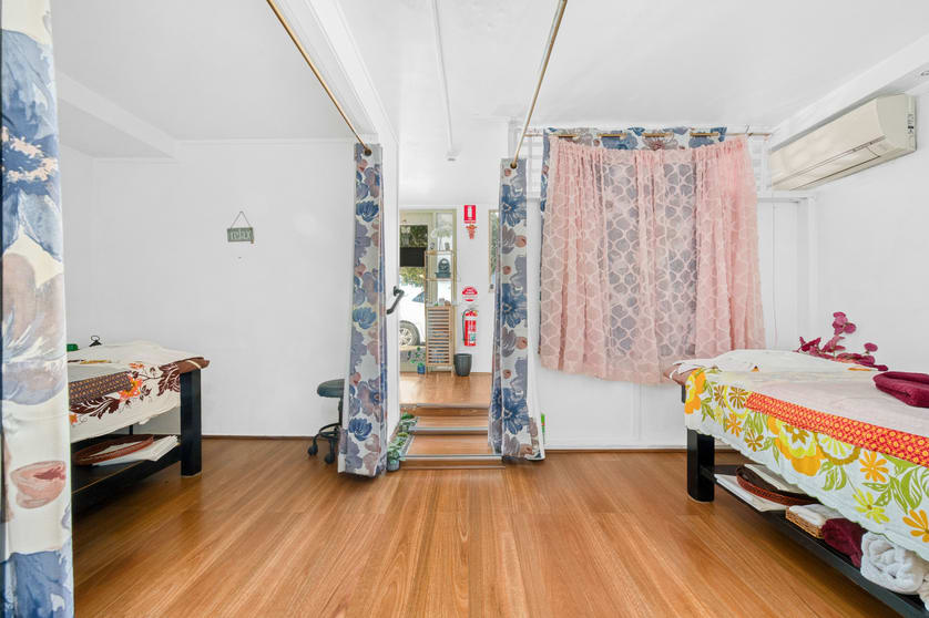 Click to view all images 12/2 Lagoon Street Narrabeen NSW 2101 - Image 2