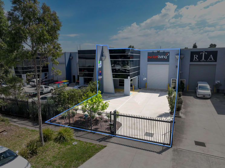 Click to view all images 2/60 Barretta Road Ravenhall VIC 3023 - Image 1