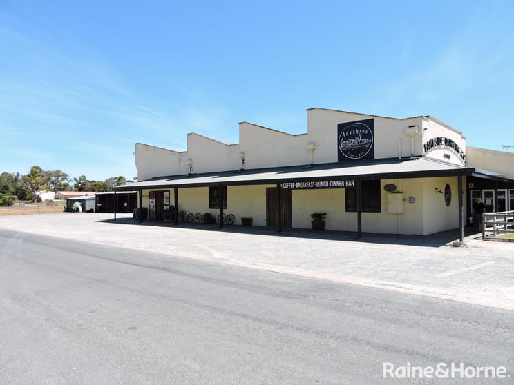 Click to view all images 3 Fiebig Road Meningie SA 5264 - Image 1