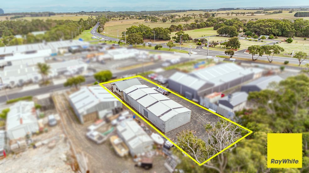 Click to view all images 36 Bear St Inverloch VIC 3996 - Image 2