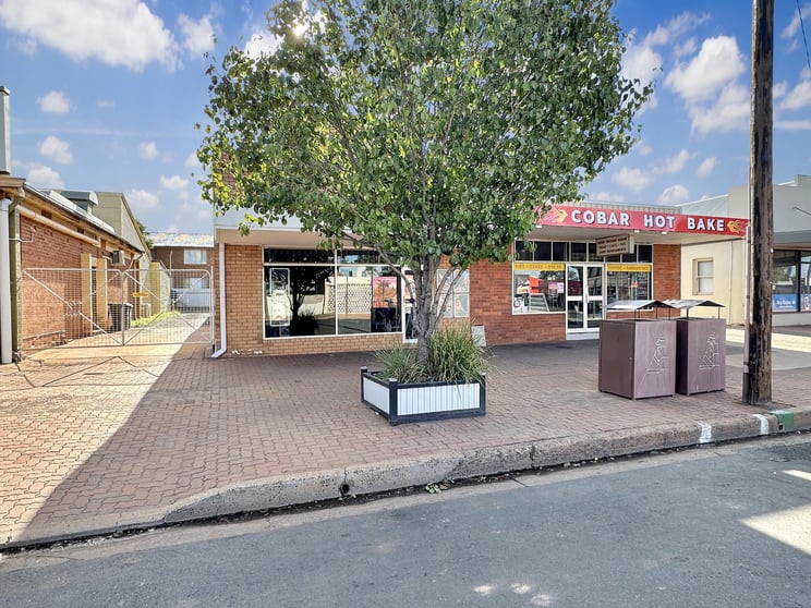 15 Barton Street Cobar NSW 2835 - Image 2