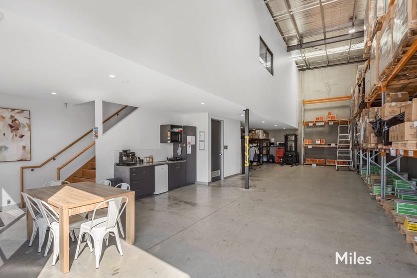 Click to view all images 15/22 Keon Parade Thomastown VIC 3074 - Image 2
