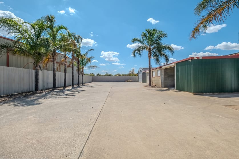 Click to view all images 14 Lolands Road Salisbury Plain SA 5109 - Image 5