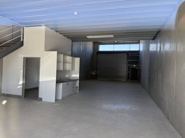 Click to view all images 27/61 Sheppard, Street Hume ACT 2620 - Image 3