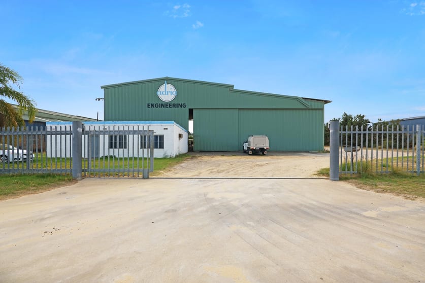 Click to view all images 47-49 Frederic Street Naval Base WA 6165 - Image 4