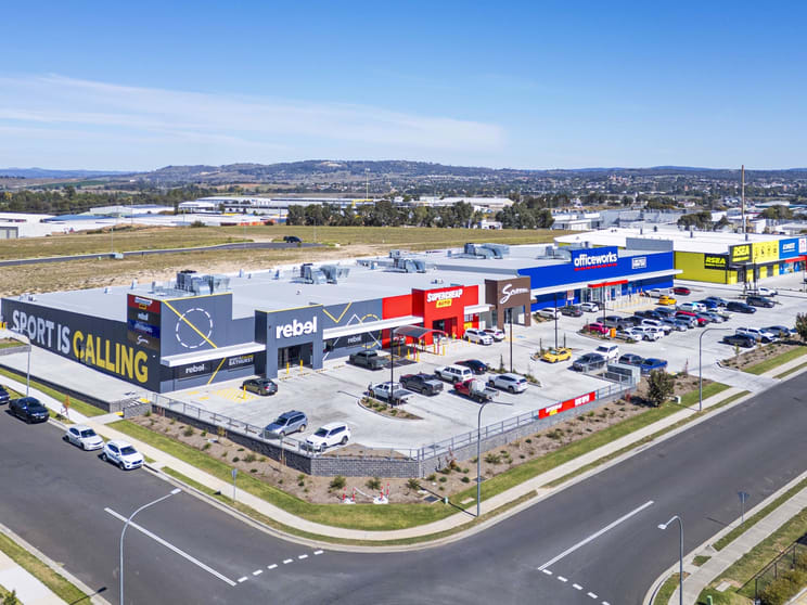 Click to view all images Bathurst Gateway LFR Centre 17 - 21 Ingersole Drive Kelso NSW 2795 - Image 1