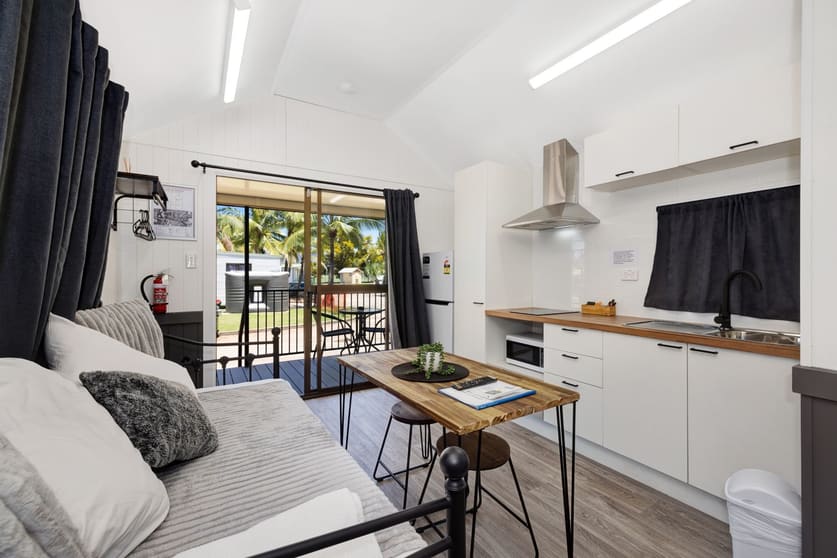 Click to view all images 196 Woolcock Street Currajong QLD 4812 - Image 3