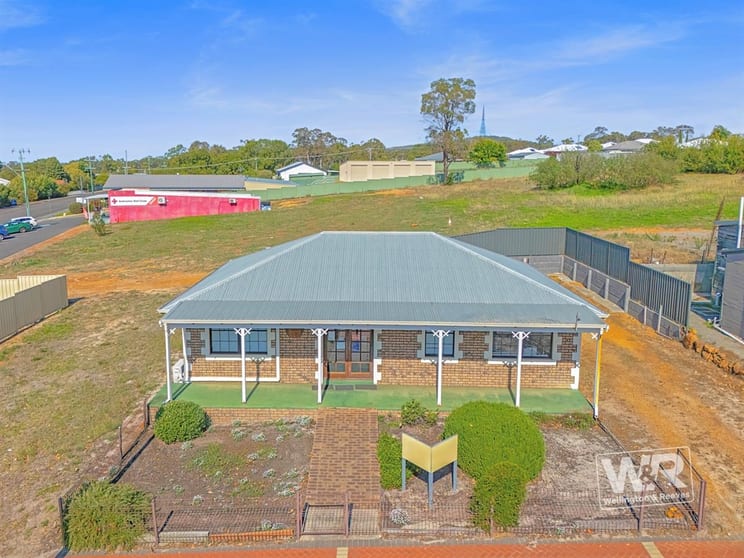 Click to view all images 8 Langton Road Mount Barker WA 6324 - Image 2
