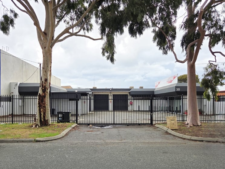 Click to view all images 1 & 2/30 Shields Crescent Booragoon WA 6154 - Image 1