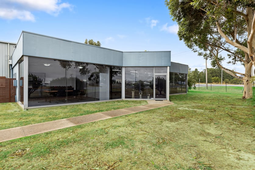 2 Old Creswick Road Wendouree VIC 3355 - Image 1