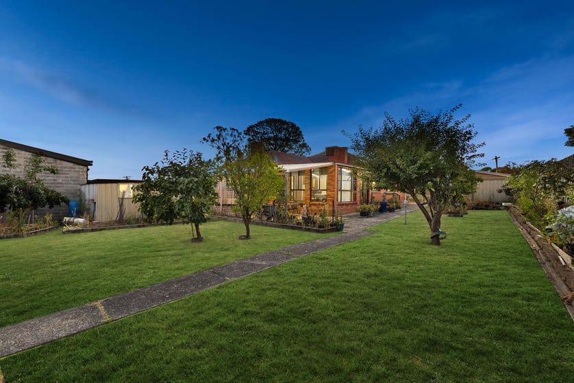 12 Oaklands Avenue Ferntree Gully VIC 3156 - Image 2
