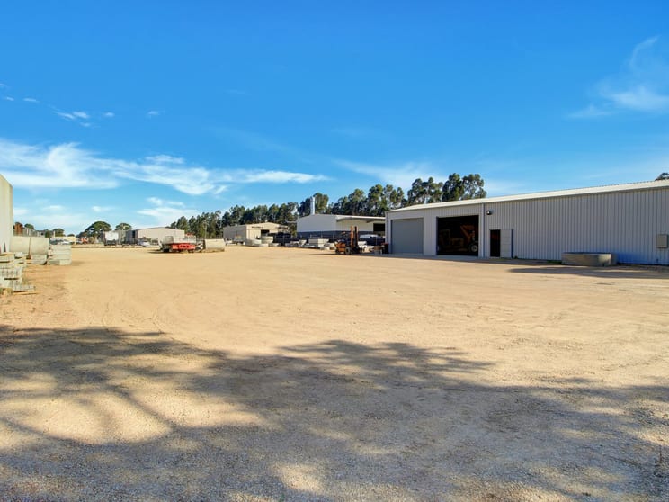 Click to view all images 143 Bosworth Road Bairnsdale VIC 3875 - Image 1