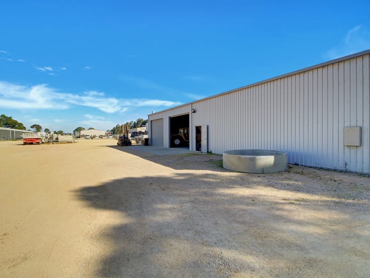 Click to view all images 143 Bosworth Road Bairnsdale VIC 3875 - Image 2