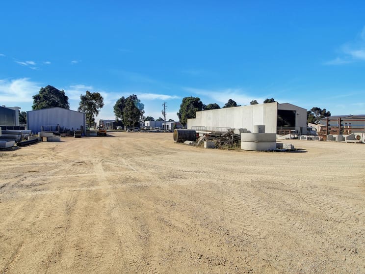 Click to view all images 143 Bosworth Road Bairnsdale VIC 3875 - Image 3
