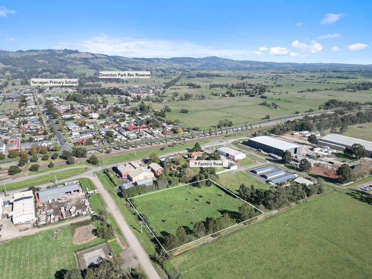 Click to view all images 9 Factory Road Yarragon VIC 3823 - Image 2