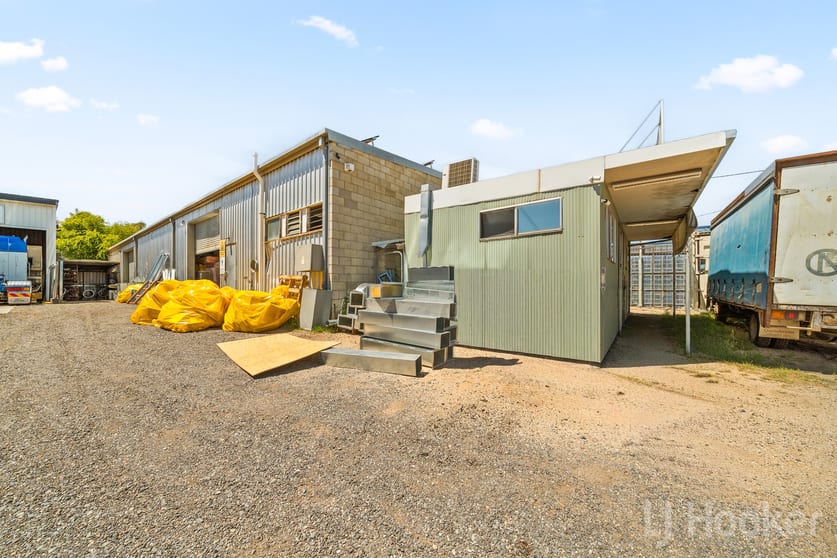 Click to view all images 57 Paterson Parade Queanbeyan West NSW 2620 - Image 2