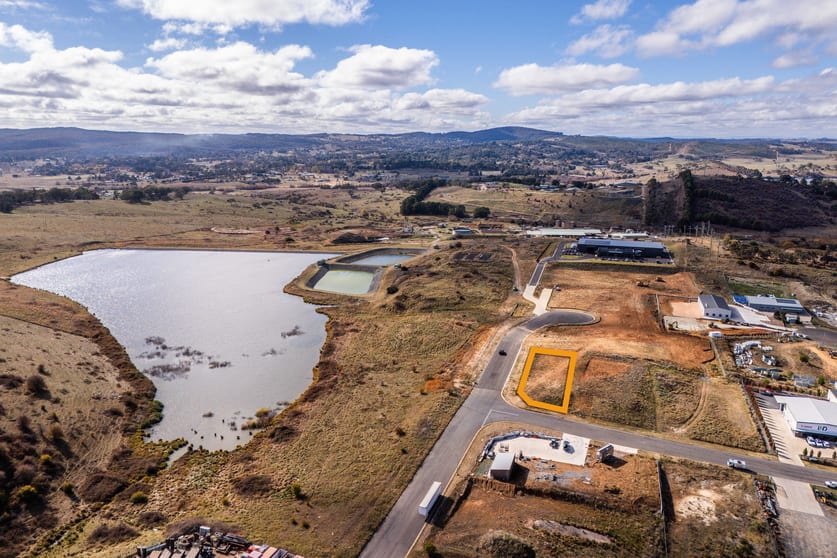 Click to view all images 20 Elwin Drive Orange NSW 2800 - Image 2