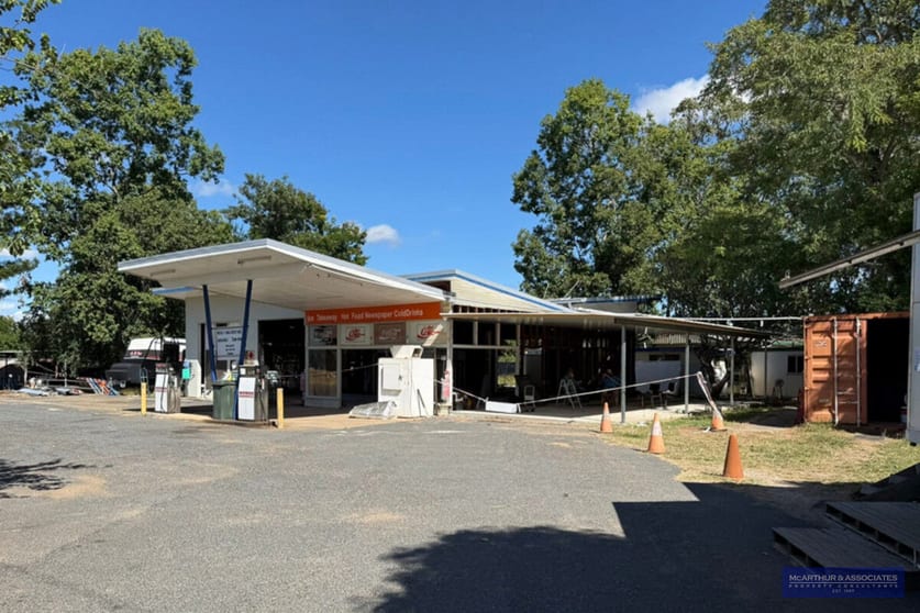 Click to view all images Wowan QLD 4702 - Image 1