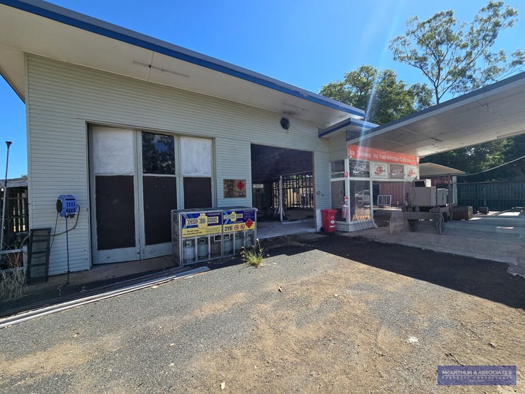 Click to view all images Wowan QLD 4702 - Image 2