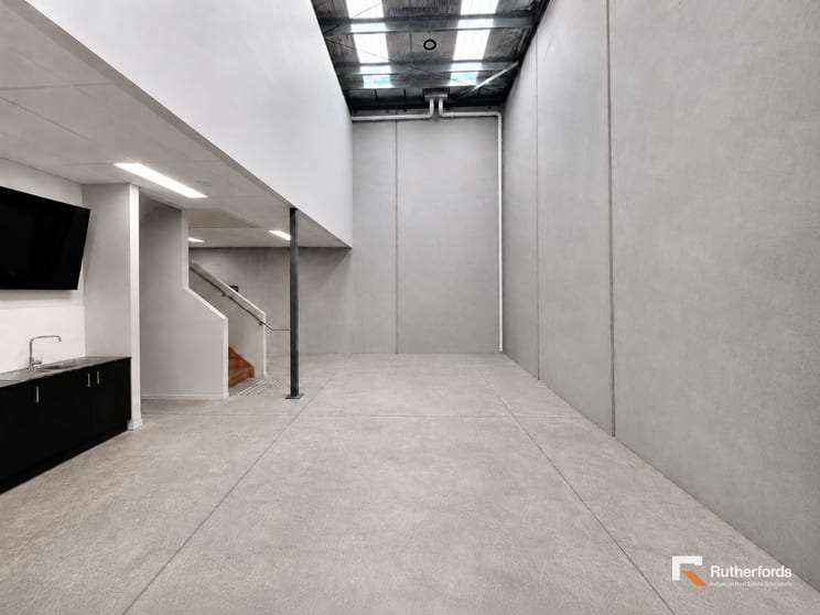 Click to view all images 26/27 Graystone Court Epping VIC 3076 - Image 2