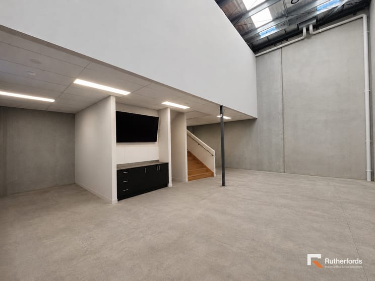 Click to view all images 26/27 Graystone Court Epping VIC 3076 - Image 3