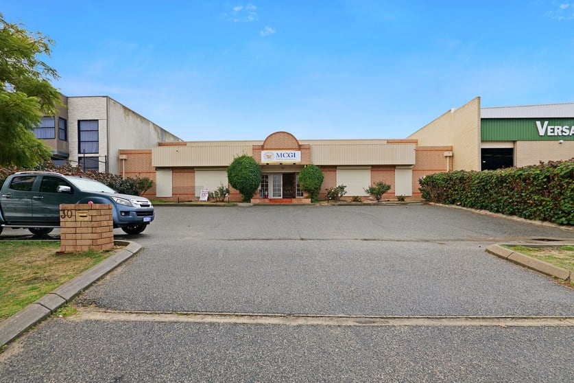 Click to view all images 30 Bowen Street Kardinya WA 6163 - Image 1