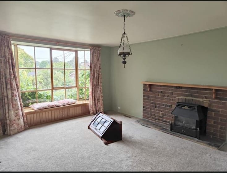Click to view all images 1 Dalpura Court Notting Hill VIC 3168 - Image 2
