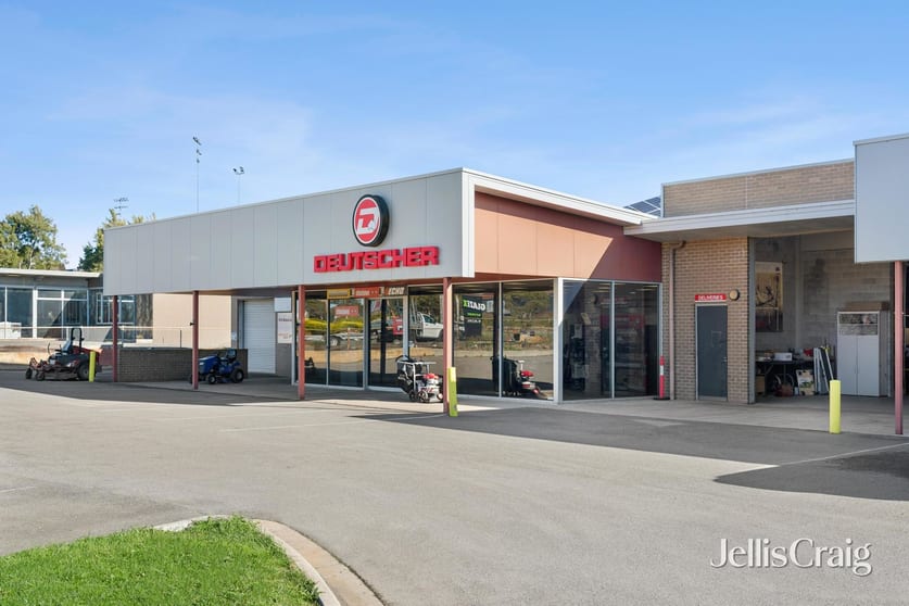 Click to view all images 731-733 Creswick Road Wendouree VIC 3355 - Image 1