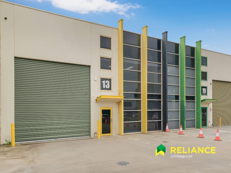 Click to view all images 13 West Court Derrimut VIC 3026 - Image 3