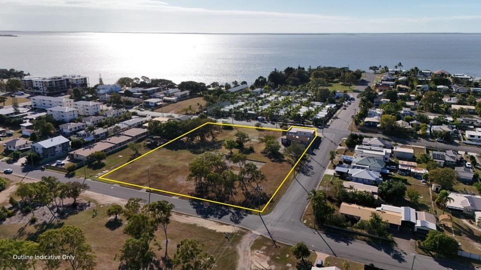 Click to view all images 85 Barney Street and 44 Wood Street Gladstone Central QLD 4680 - Image 1