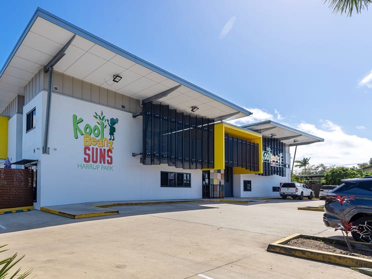 Click to view all images 86 Juliet Street South Mackay QLD 4740 - Image 2