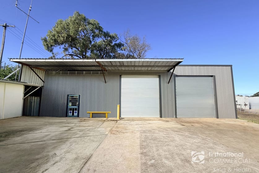 Click to view all images 56 Whiters Street Lakes Entrance VIC 3909 - Image 3