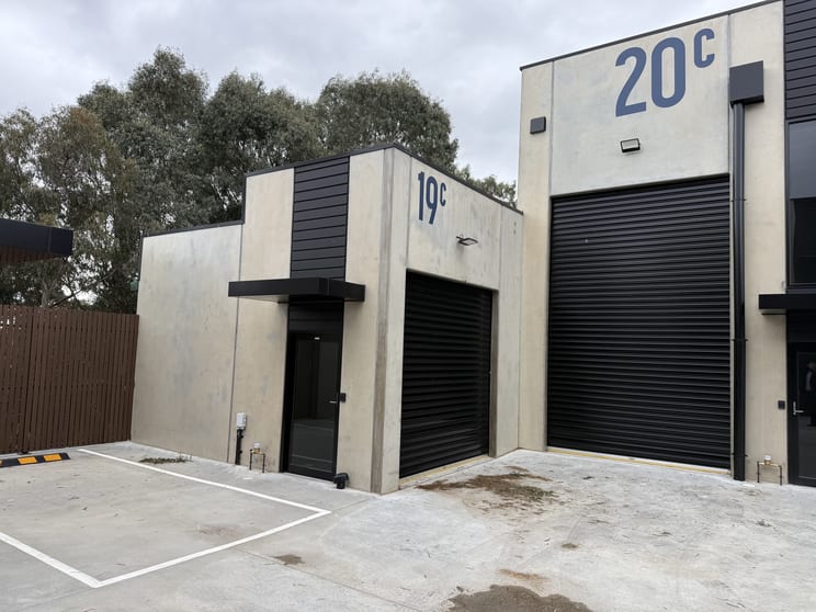 Click to view all images 19c/3a Newlands Road Reservoir VIC 3073 - Image 2