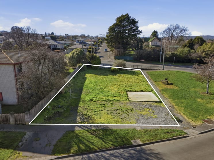 Click to view all images 17 George Town Road Newnham TAS 7248 - Image 3