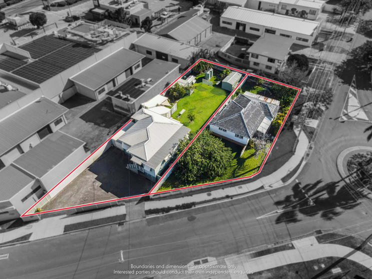 Click to view all images 3 & 5 Silvyn Street Redcliffe QLD 4020 - Image 1