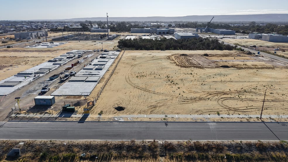 Click to view all images 13 Gilders Approach Southern River WA 6110 - Image 4